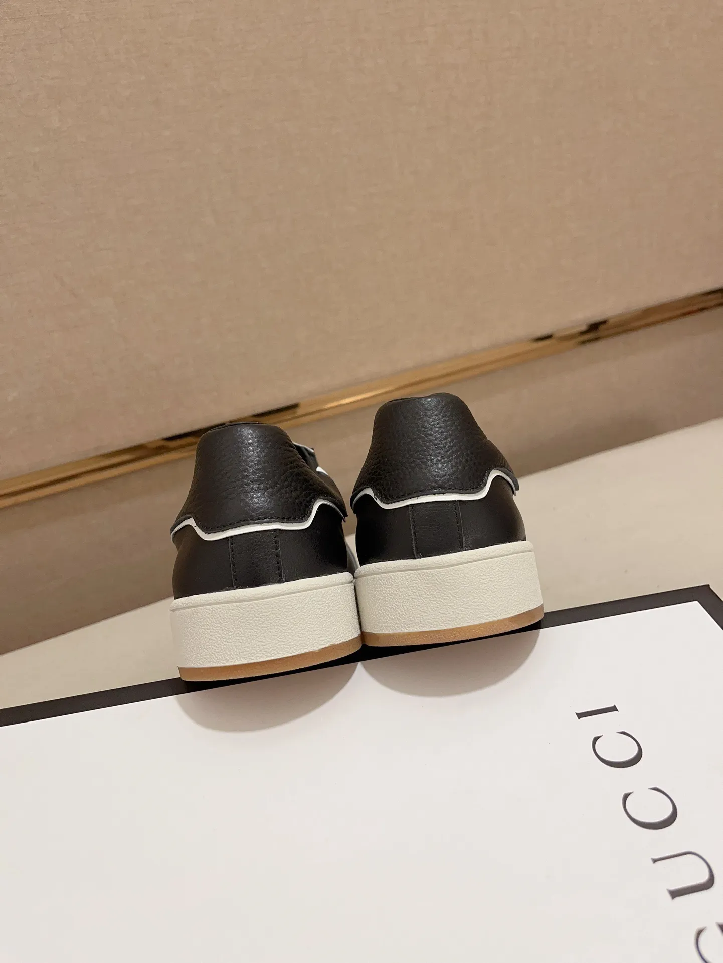 Men's shoes💰 440💰🇮🇹🇮🇹GUCCI(Gucci)🔍🔍new style Available simultaneously at counters, upper 🇮🇹 Italian imported cowhide, fully imported genuine leather lining 💪💪, completely 1⃣️ to 1⃣️ replica 🇮🇹💪💪, ⚠ sole : The original sole is specially provided by the original factory. The exclusive movable molded sole is super comfortable. ⚠Original factory goods, 🔍🔍high quality, you can enter and leave the counter at will, welcome to compare⚠. Code number:38-44